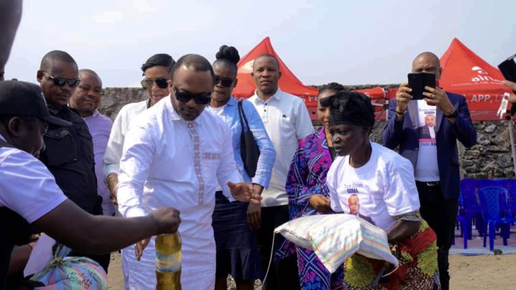 Est de la RDC | Représentant Légal de CUR, l’Archevêque supérieur Dodo Kamba redonne le sourire à plus de 300 familles déplacées