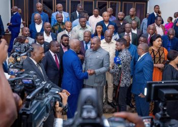 Investiture du Gouvernement SUMINWA | Me Guy Loando conduit la délégation des députés du Regroupement Dynamique Agissons bâtissons chez Kamerhe !