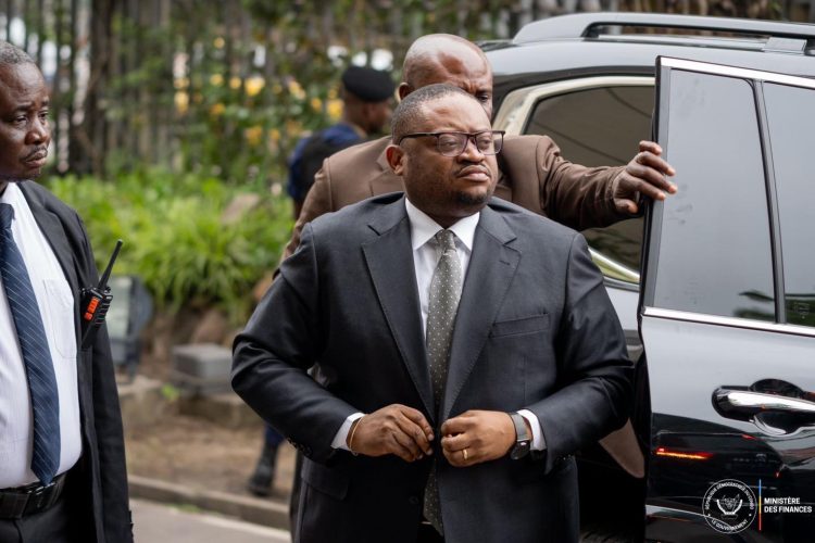 RDC | Tous les fonctionnaires de l’état seront payés avant le 28 de chaque mois ( Ministre des finances )