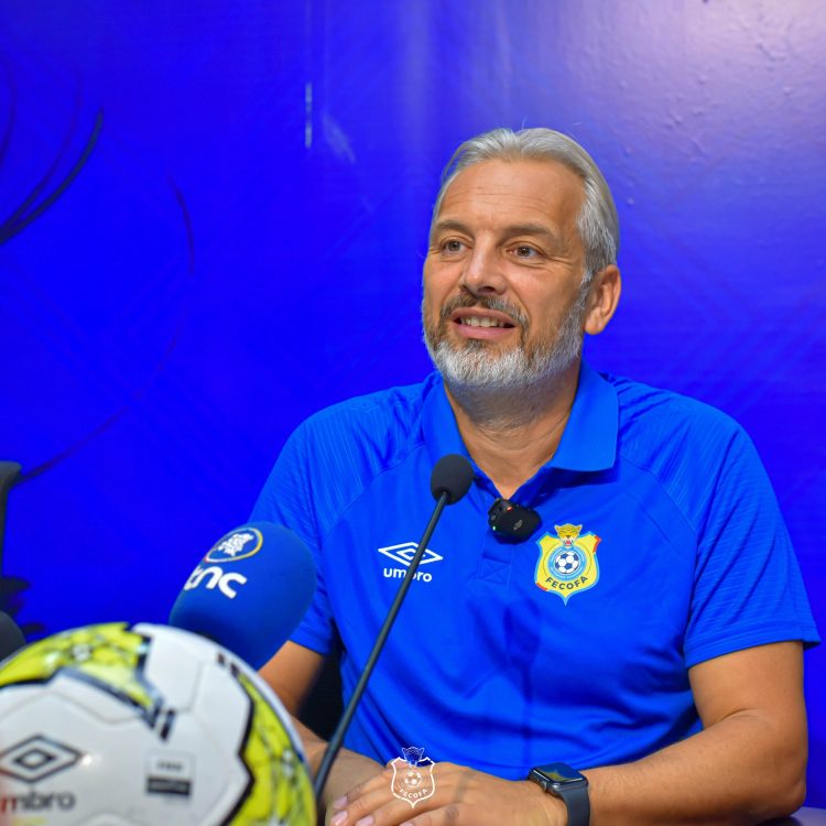 RDC – Togo | Sébastien Desabre prend La Défense de Samuel Essende fortement critiqué lors du match nul contre le Sénégal !