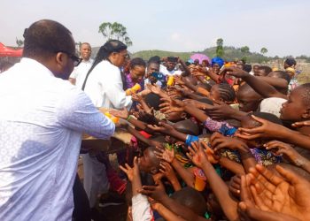 Le représentant légal de CUR l’archevêque supérieur Dodo Kamba dans l’Est de la RDC au chevet des déplacés !