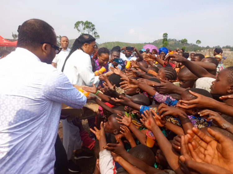 Le représentant légal de CUR l’archevêque supérieur Dodo Kamba dans l’Est de la RDC au chevet des déplacés !