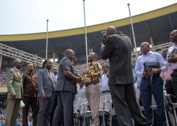 Sainte cène de l’église Liloba Ya Nzambe | Le Ministre d’État Guy Loando Mboyo parmi les invités d’honneurs du prophète Khonde Dominique !