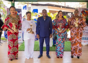 Journée internationale de la femme africaine | Me Guy Loando Mboyo célèbre avec les femmes de son parti politique AREP !