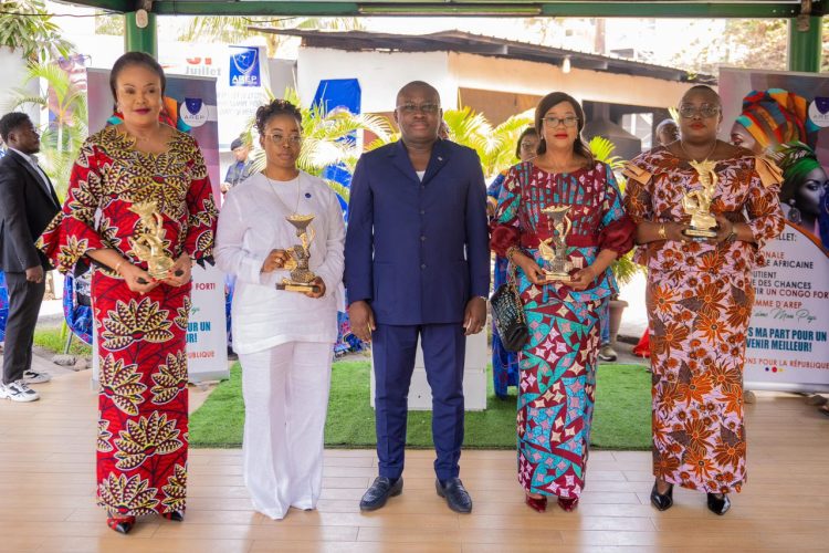 Journée internationale de la femme africaine | Me Guy Loando Mboyo célèbre avec les femmes de son parti politique AREP !