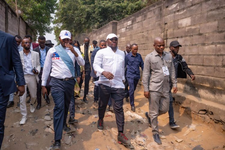 RDC | Le Ministre d’État Guy LOANDO MBOYO Effectue une Descente de Terrain Déterminante à Lemba pour Répondre aux Défis Urbains !