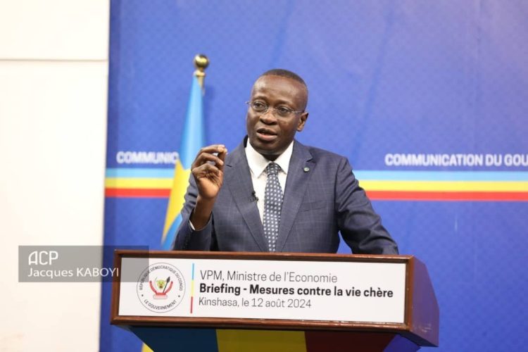 RDC – ÉCONOMIE | Le VPM Daniel Mukoko en guerre contre les opérateurs économiques expatriés qui se livreront à certaines pratiques dans le seul but de faire souffrir les congolais !