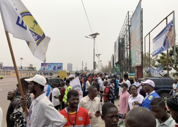 Kinshasa : Les militants de l’ECIDé et de LAMUKA se mobilisent à l’aéroport de N’djili pour le retour de Martin Fayulu (situation à 10h15)