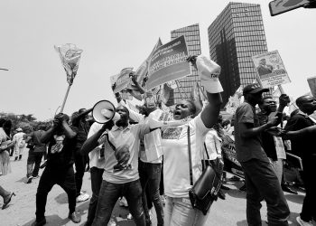 Sit-in de l’opposition | Constant MUTAMBA a reçu le mémorandum des manifestants et promet d’examiner chaque revendications et griefs !