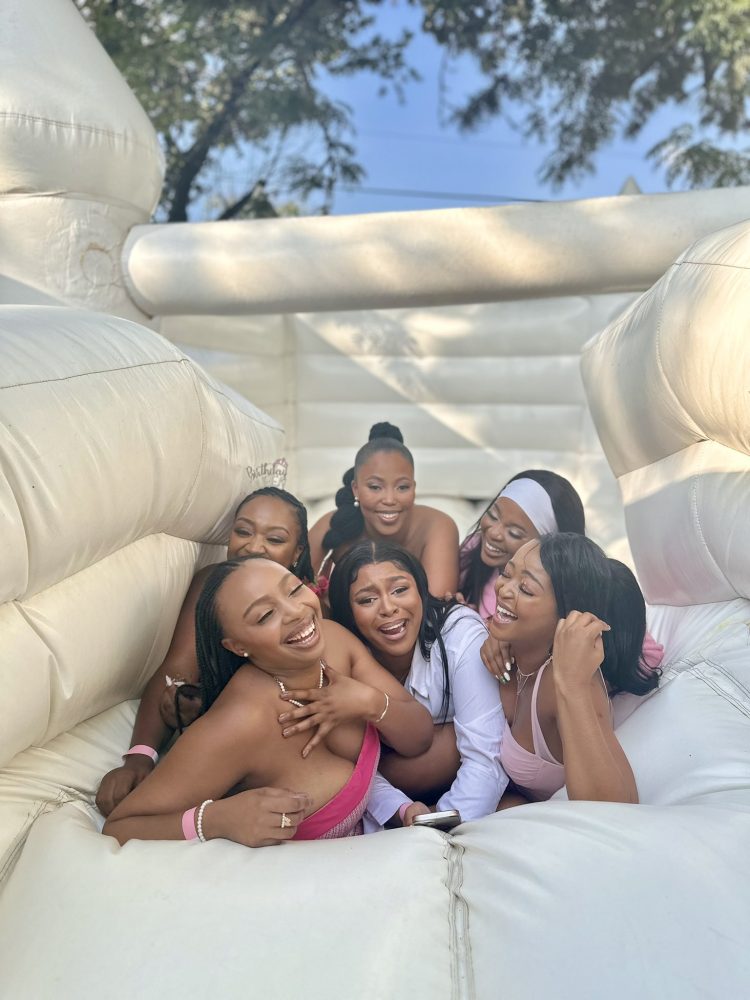 Le Célibat des Femmes de Plus de 25 ans à Kinshasa | Entre stéréotypes sociaux, Choix personnels et réalités urgentes !