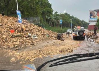 Avenue du Tourisme à Ngaliema | La pluie dégrade la route et provoque des embouteillages monstres !