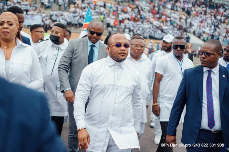 30 Juin | Quand la foi se lève pour guérir la nation – l’archevêque supérieur Dodo Kamba convoque la RDC à un méga culte historique pour la paix au palais du peuple !