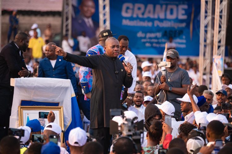 Mê Guy Loando électrise Kasavubu | une leçon de civisme et de foi devant des milliers de citoyens !