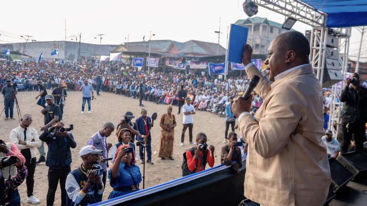 Tshangu en liesse | Mê Guy Loando Mboyo et l’AREP électrisent Masina pour une République unie et souveraine !