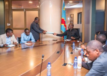 Guy Loando Mbiyo renforce le dialogue État–Provinces : un échange stratégique avec les députés provinciaux !